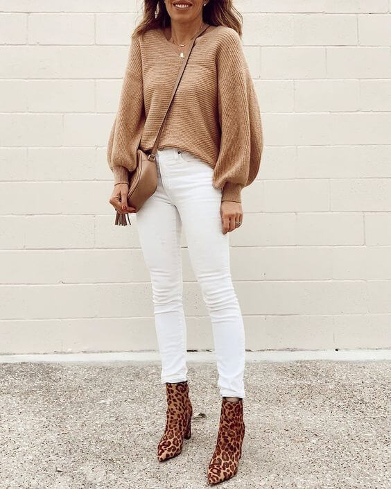 Fall fashion: brown sweater and white jeans
